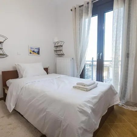 Avgerinos ηome Breakfast Basket Complimentary Amfikleia