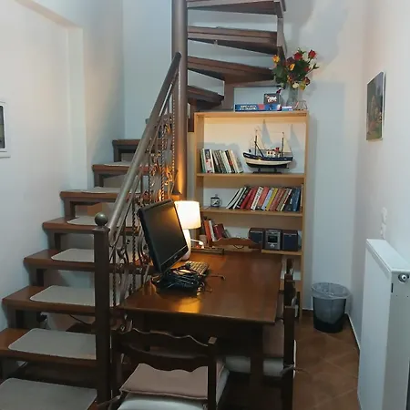 Avgerinos ηome Breakfast Basket Complimentary Amfikleia